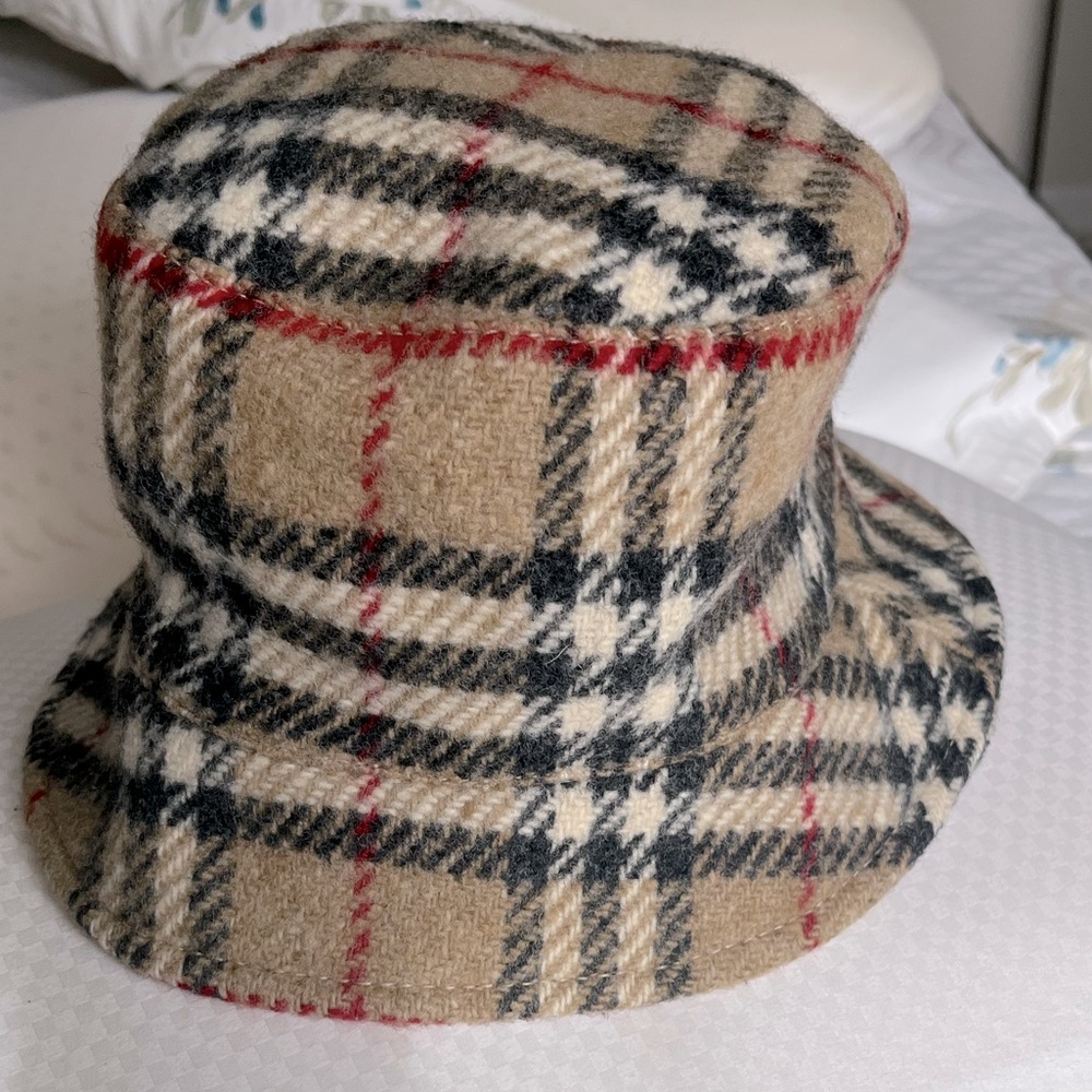BURBERRY Nova Check Bucket Hat